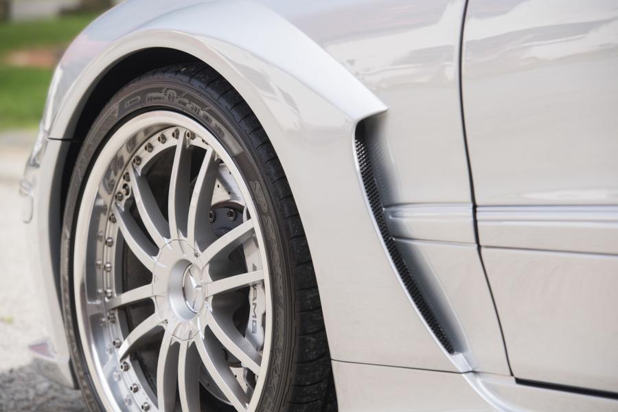 Детали экстерьера Mercedes-Benz CLK-Class AMG DTM Cabriolet (A209) 2006 года  (фото 10 из 58)